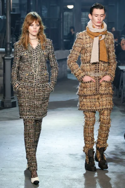 Look 30